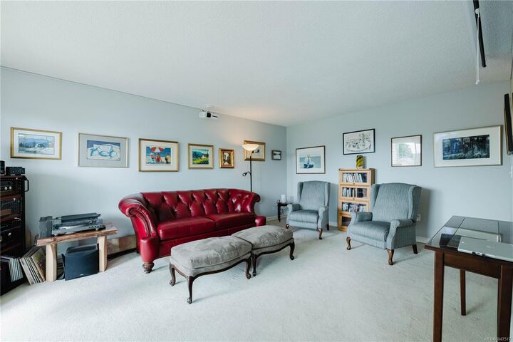 Property Photo: 1012 Collinson St #404 BC V8V 3C1