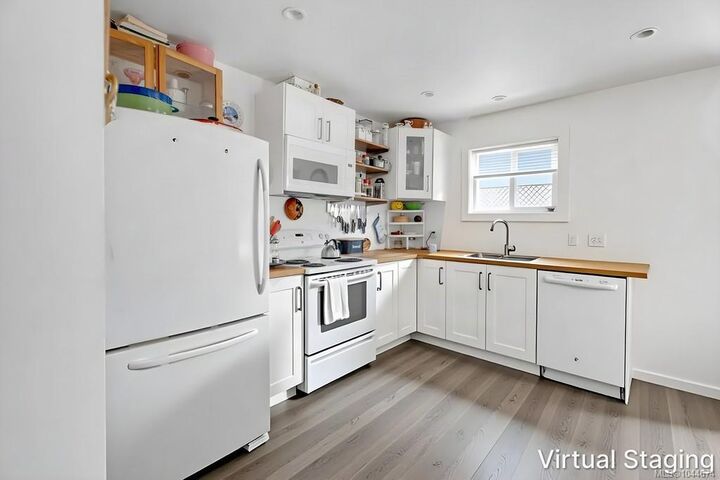 Property Photo: 426 &Amp 426A Buller St BC V9G 1T4