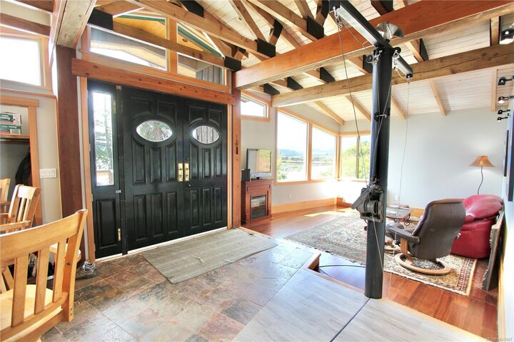 Property Photo: 3409 Oceanview Dr BC V0T 1S0