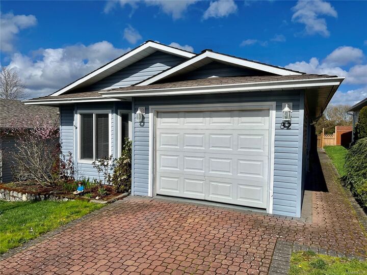 82 Wolf Lane — photo 1