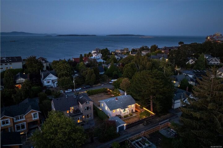 1050 Deal St — photo 1