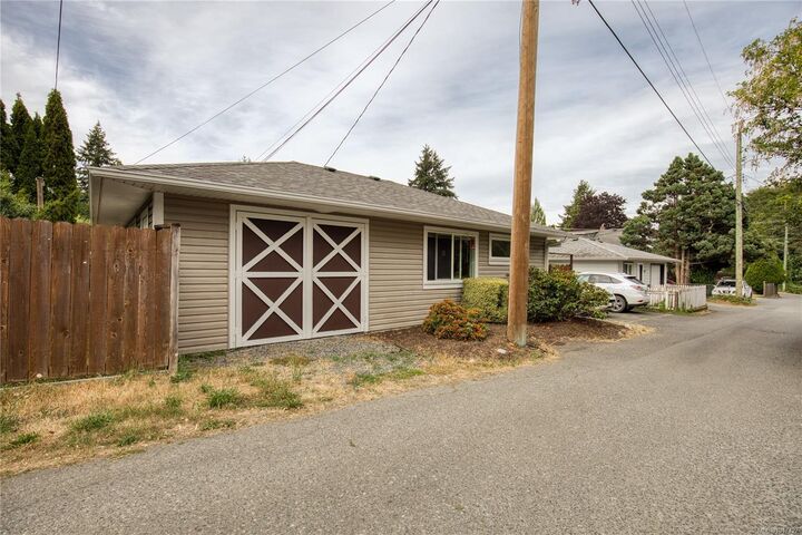 Property Photo:  543 Bradley St  BC V9S 1B9 