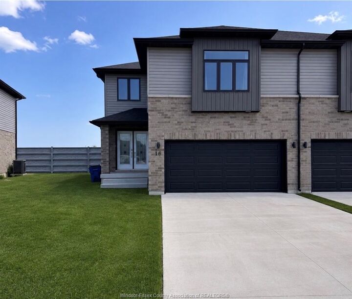 16 Betty Court — photo 1