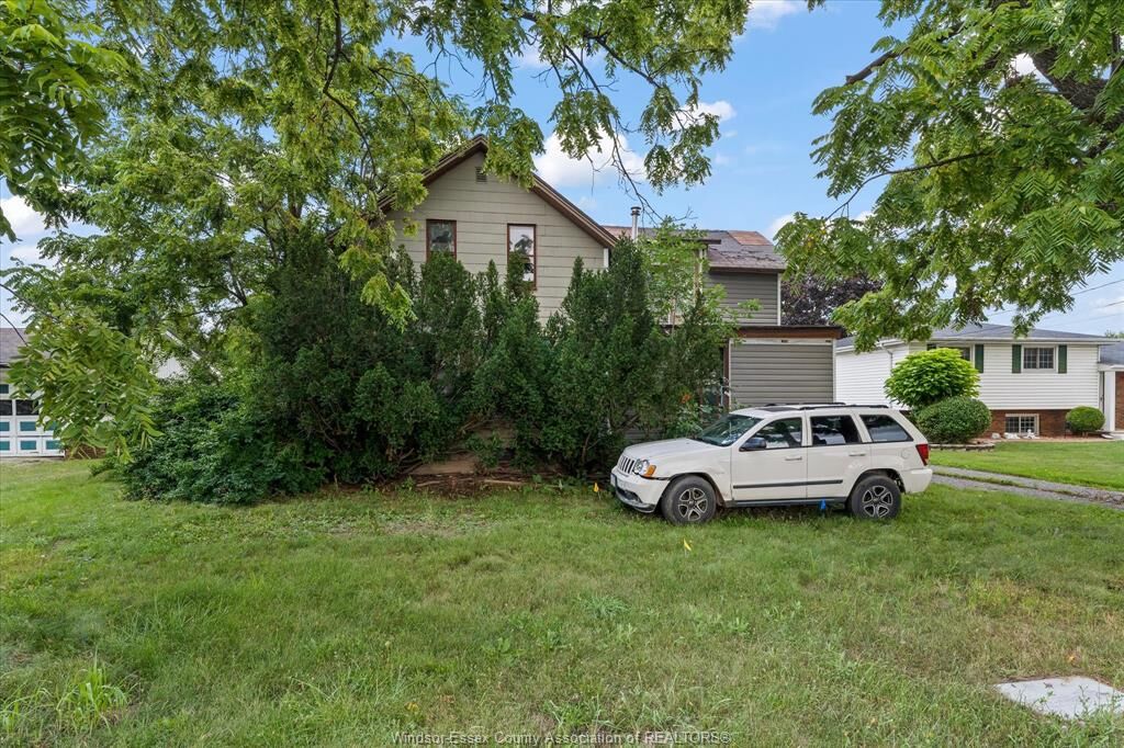 Property Photo: 12122 Intersection Road ON N8N 1R3