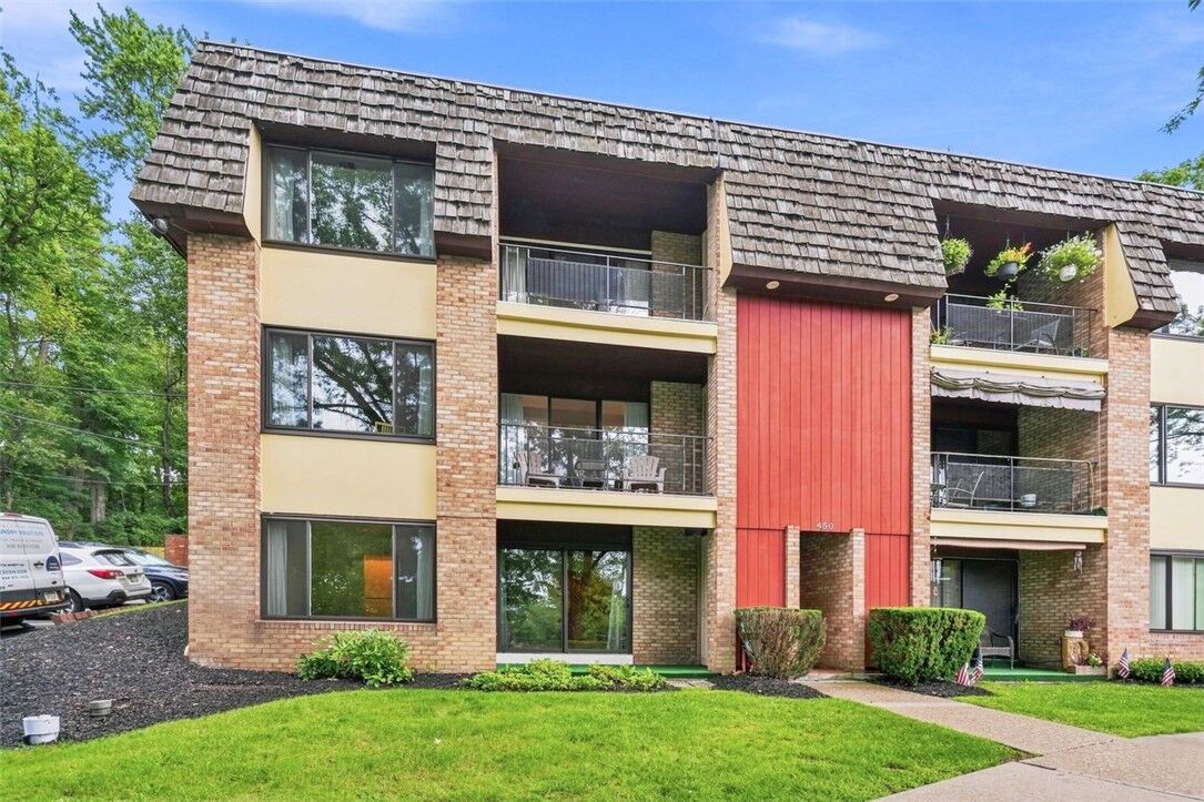 Property Photo: 450 Abbeyville Rd B PA 15228