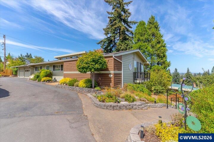 Property Photo: 1225 Hillendale Dr SE OR 97302
