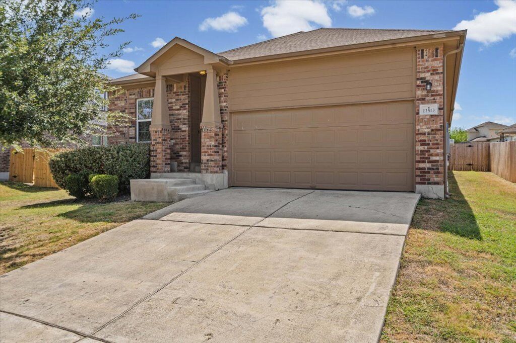 Property Photo: 13513 Kearns Drive TX 78660