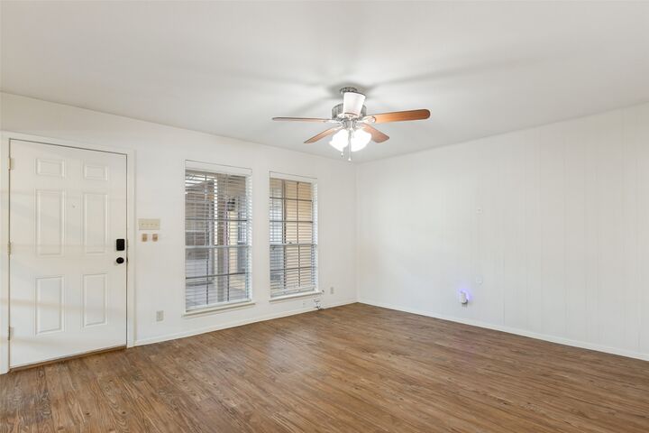 Property Photo: 1212 Hollow Creek Drive B TX 78704