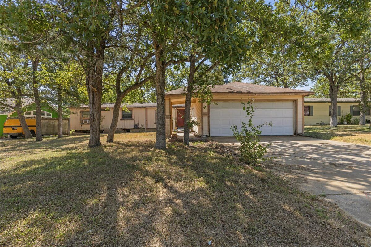 Property Photo:  125 Live Oak Drive  TX 78612 