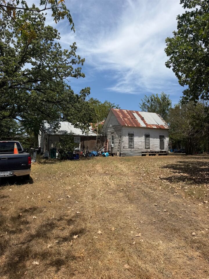 Property Photo: 506 S Avenue C TX 78621