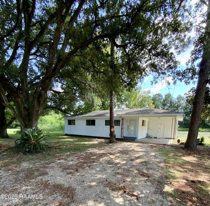 Property Photo: 2307 W Willow Street LA 70583