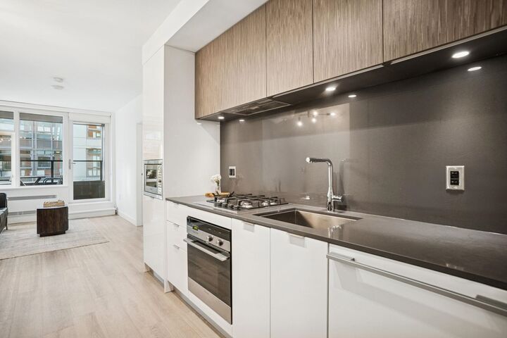 209 E 7th Avenue 507 — photo 1
