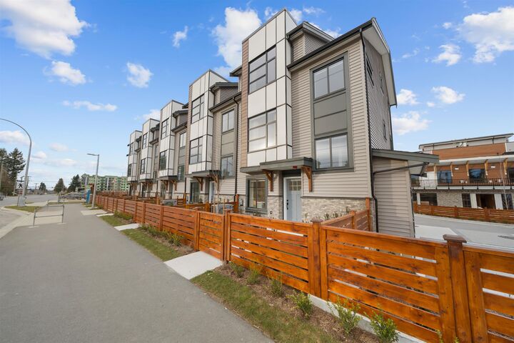 Property Photo: 32929 Cherry Avenue 21 BC V2V 2V1