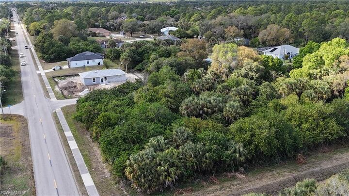 Property Photo: 304 W 6th St FL 33972