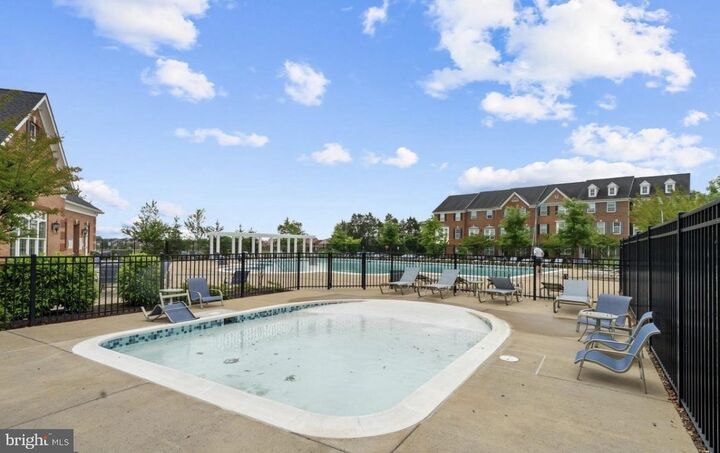 Property Photo:  23255 Milltown Knoll Square 111  VA 20148 