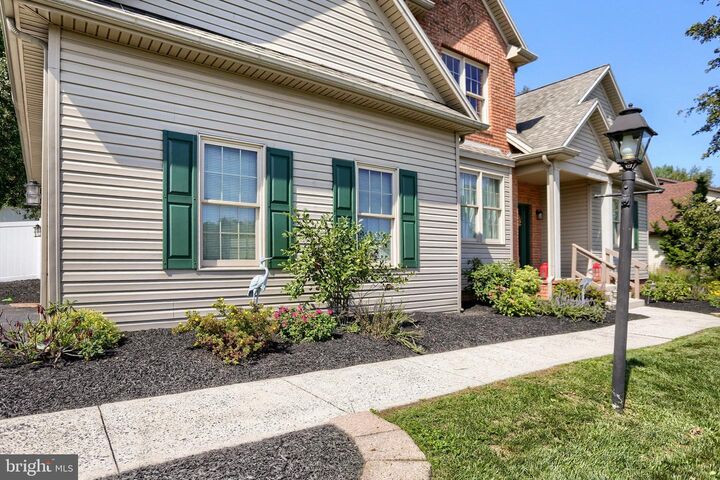 Property Photo:  1018 Country Club Road  PA 17011 