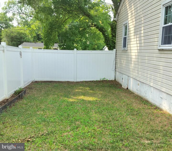 Property Photo:  226 Seneca Drive  MD 20745 