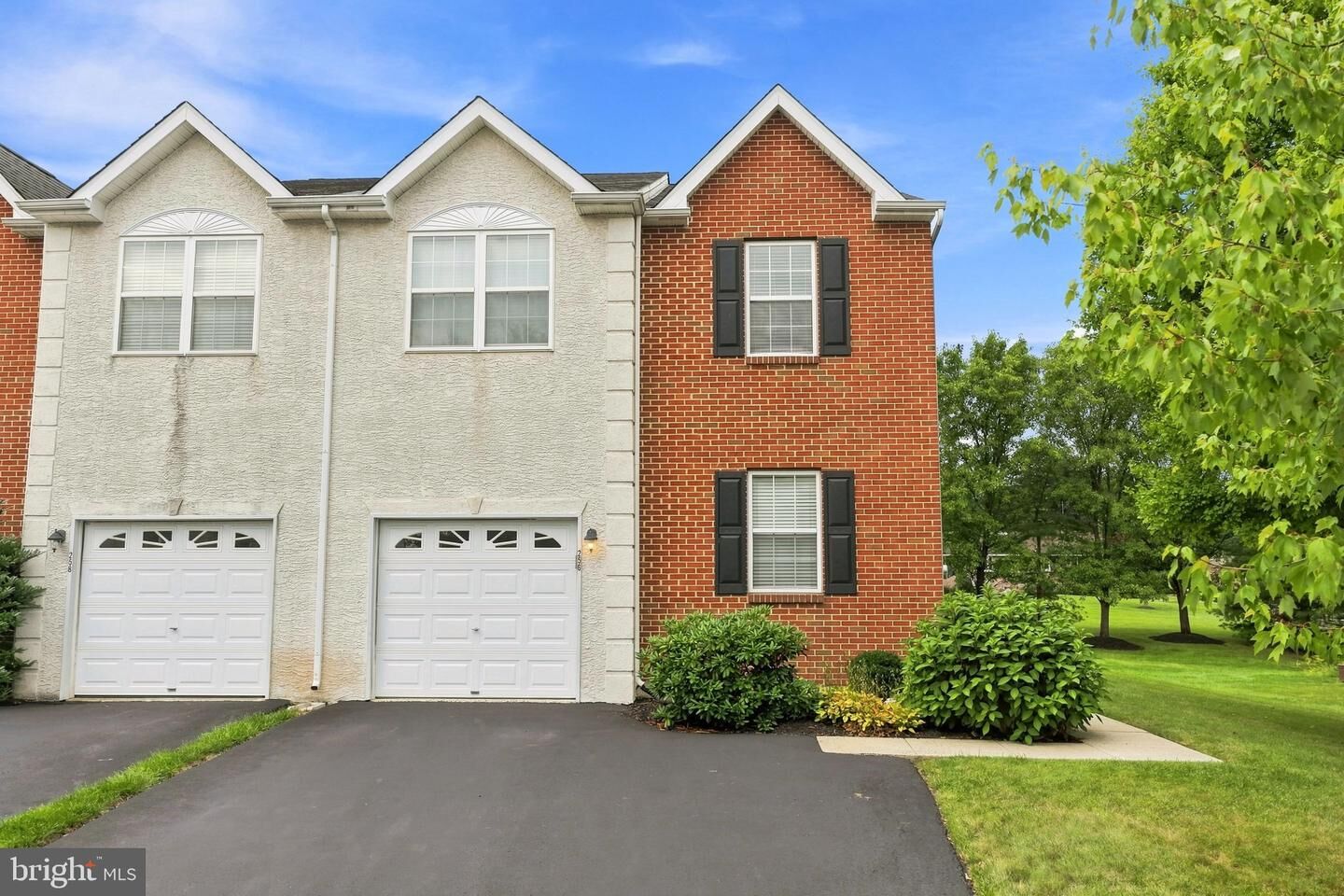 Property Photo: 256 Hampshire Drive PA 18960