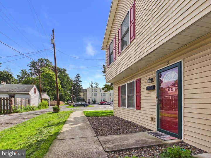 Property Photo:  15 S Chestnut Street  PA 17055 
