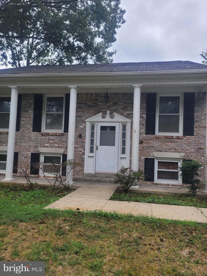 Property Photo:  11801 Fairgreen Lane  MD 20772 