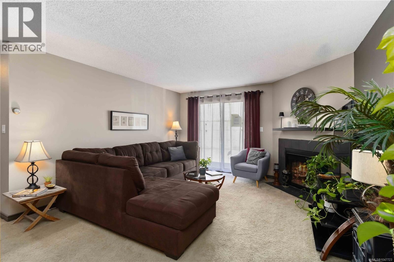 Property Photo:  3255 Glasgow Avenue 314  BC V8X 4S4 