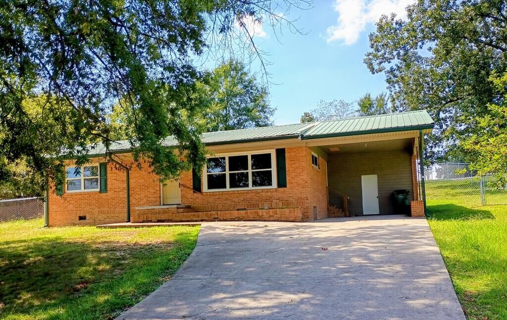 Property Photo:  609 4th Avenue S  GA 30705 