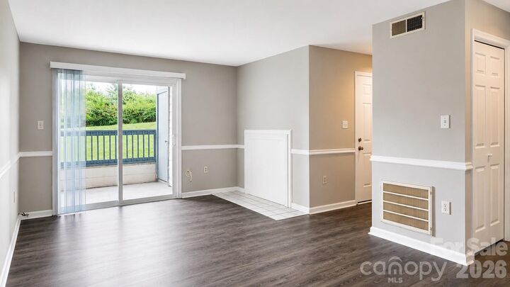 Property Photo: 8024 Tremaine Court NC 28227