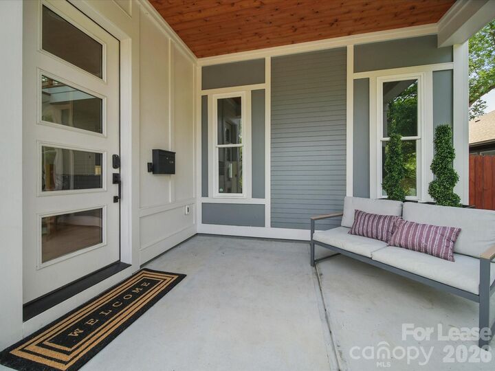 Property Photo: 708 Cross Trail Drive NC 28204