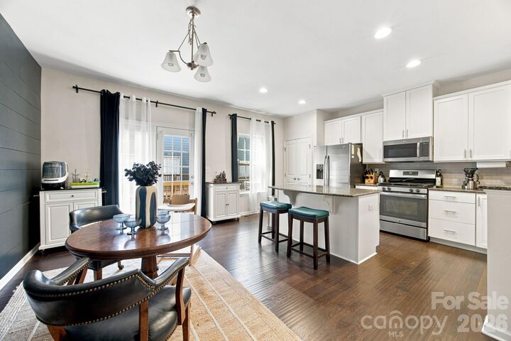 Property Photo: 1321 Queen Lyon Court NC 28205