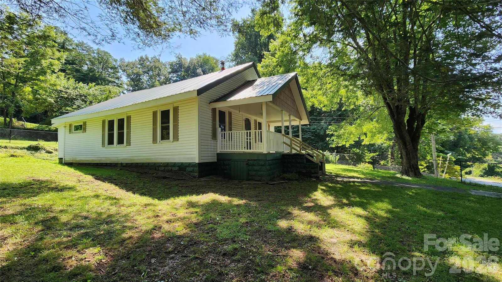Property Photo: 844 Connahetta Street NC 28906