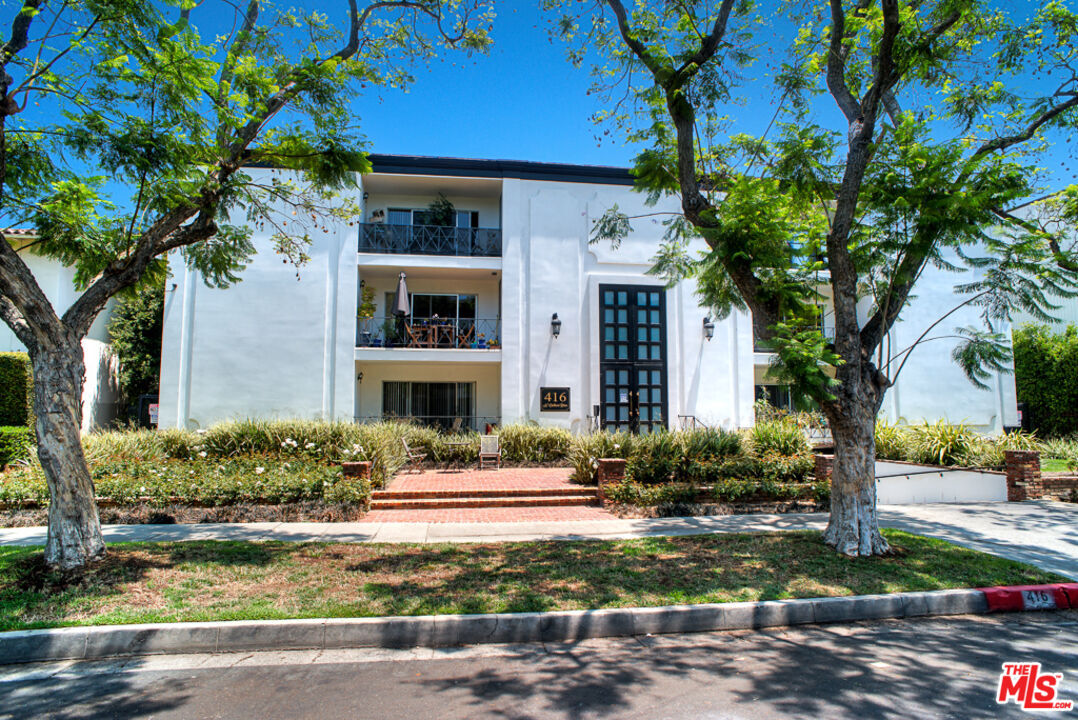 Property Photo:  416 N Oakhurst Dr, Unit 103  CA 90210 
