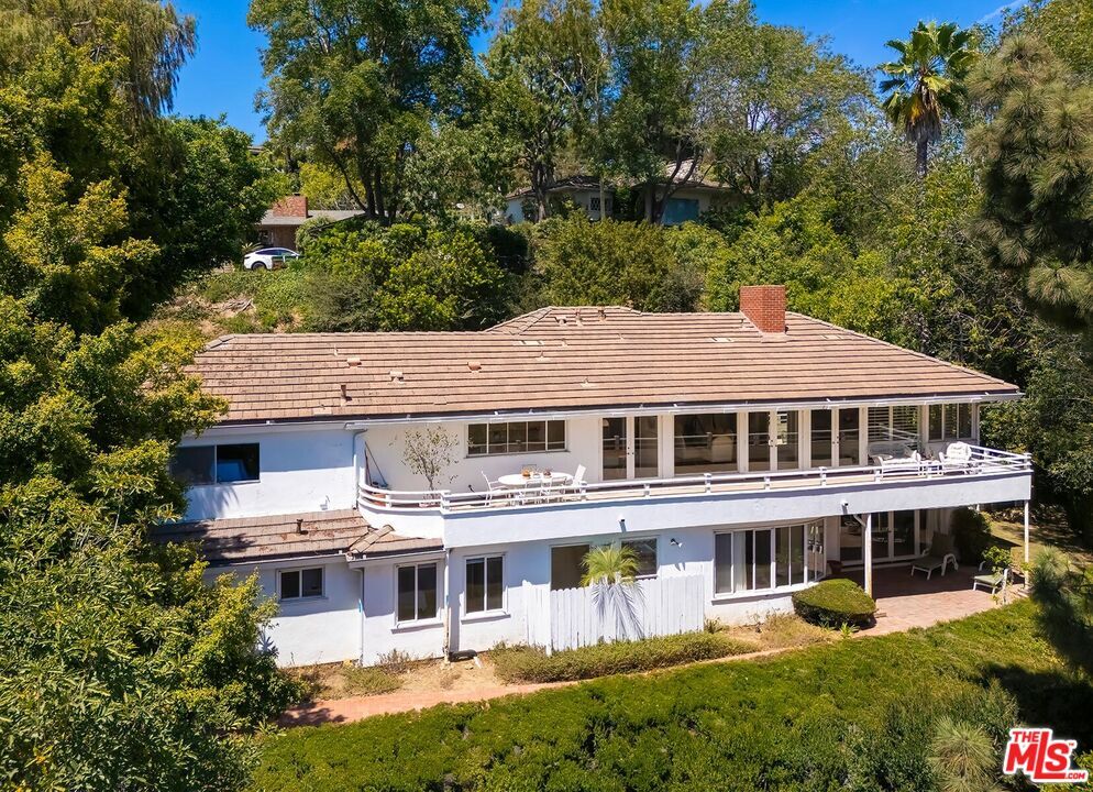 Property Photo: 131 Ashdale Ave CA 90049