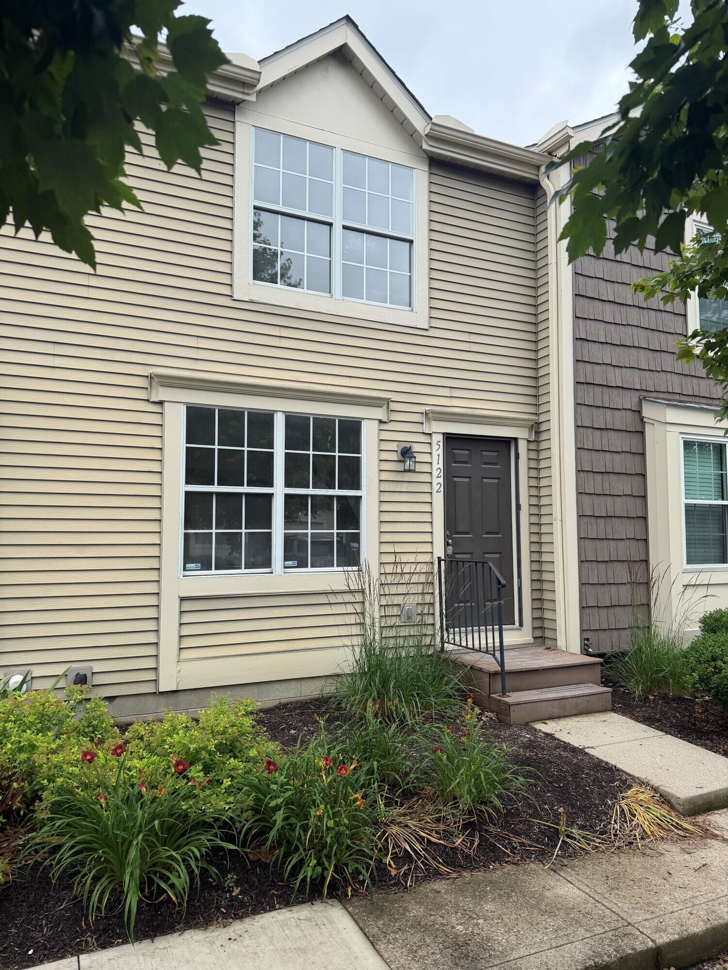 Property Photo:  5122 Singleton Drive  OH 43026 