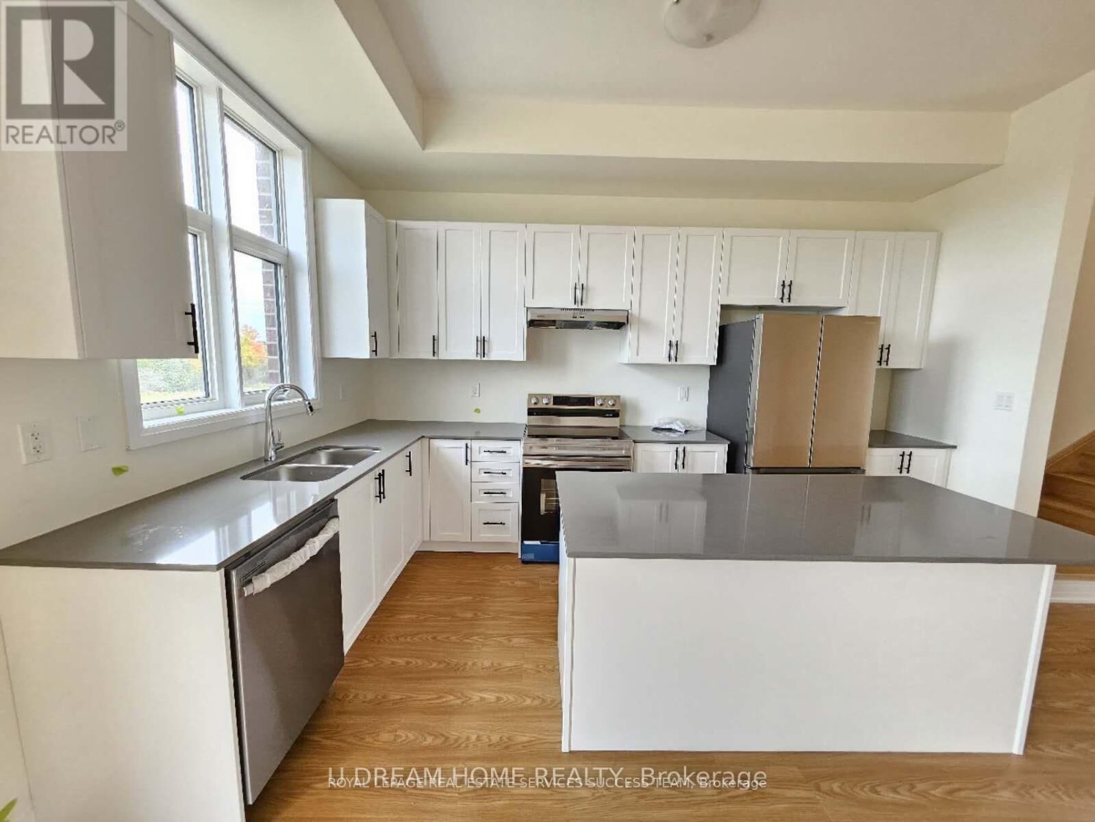Property Photo:  75 Millman Lane  ON L4S 1N7 
