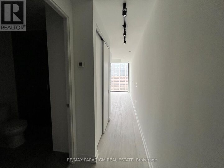 Property Photo:  195 McCaul Street 1705  ON M5T 1W6 