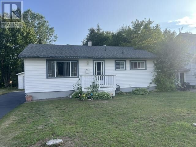 Property Photo:  41 Centre St  ON P6A 4P5 