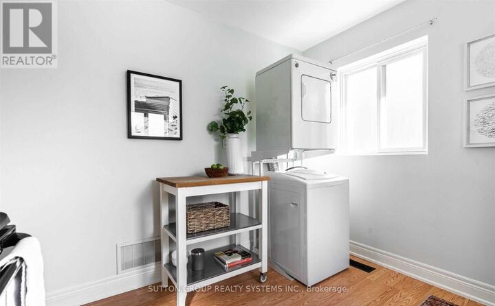 Property Photo:  465 Ashdale Avenue 3  ON M4L 2Z3 
