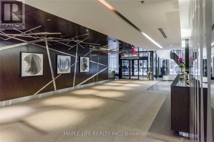 Property Photo:  28 Ted Rogers Way 1802  ON M4Y 2J4 