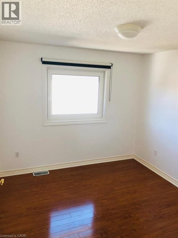 Property Photo:  806 Fairway Crescent  ON N2A 4B5 