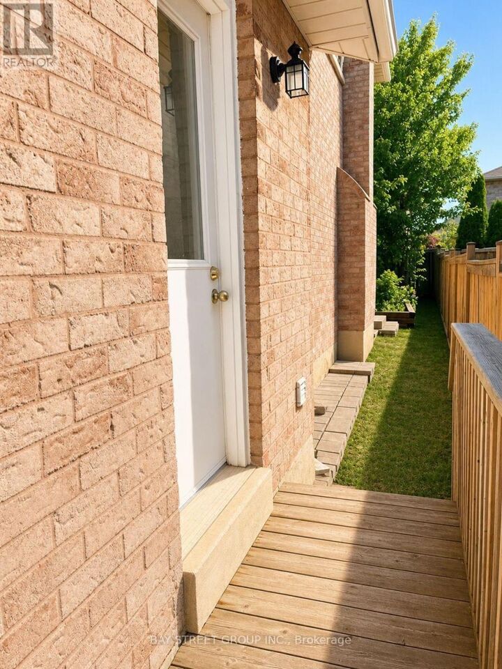 Property Photo:  21 Larratt Lane Bsmt  ON L4C 9J1 