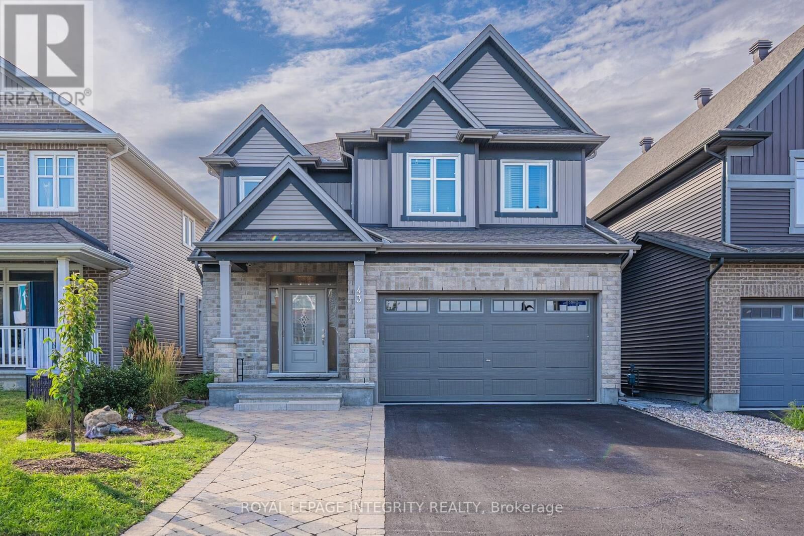 Property Photo:  43 Cento Way  ON K2S 0W4 