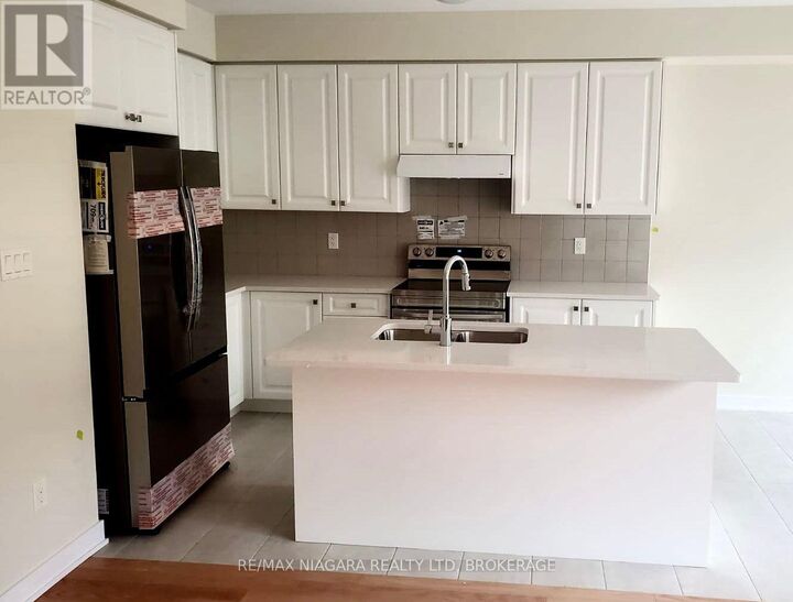 Property Photo:  21 Keelson Street Upper  ON L3B 0M2 