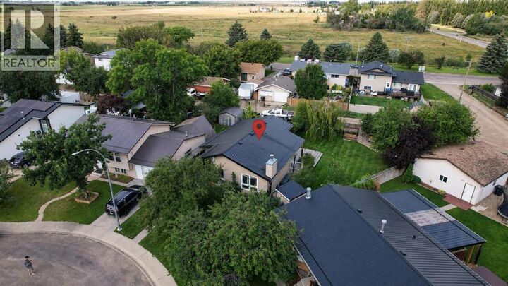 Property Photo:  52 Chinook Way West  AB T1R 0C6 