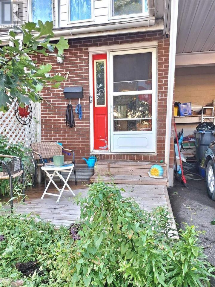 27 Ferguson Ave — photo 1