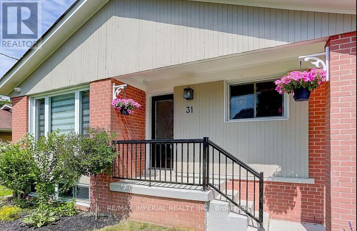 Property Photo:  31 Knowles Crescent Main Floor  ON L4G 1Z6 