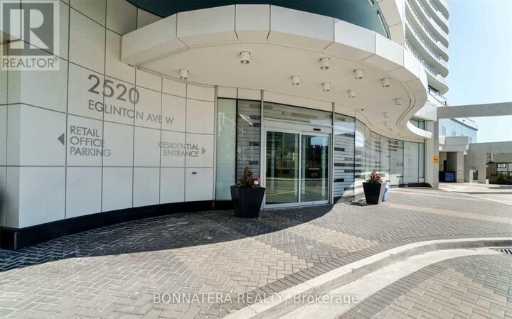 Property Photo:  2520 Eglinton Avenue West 1801  ON L5M 0Y2 