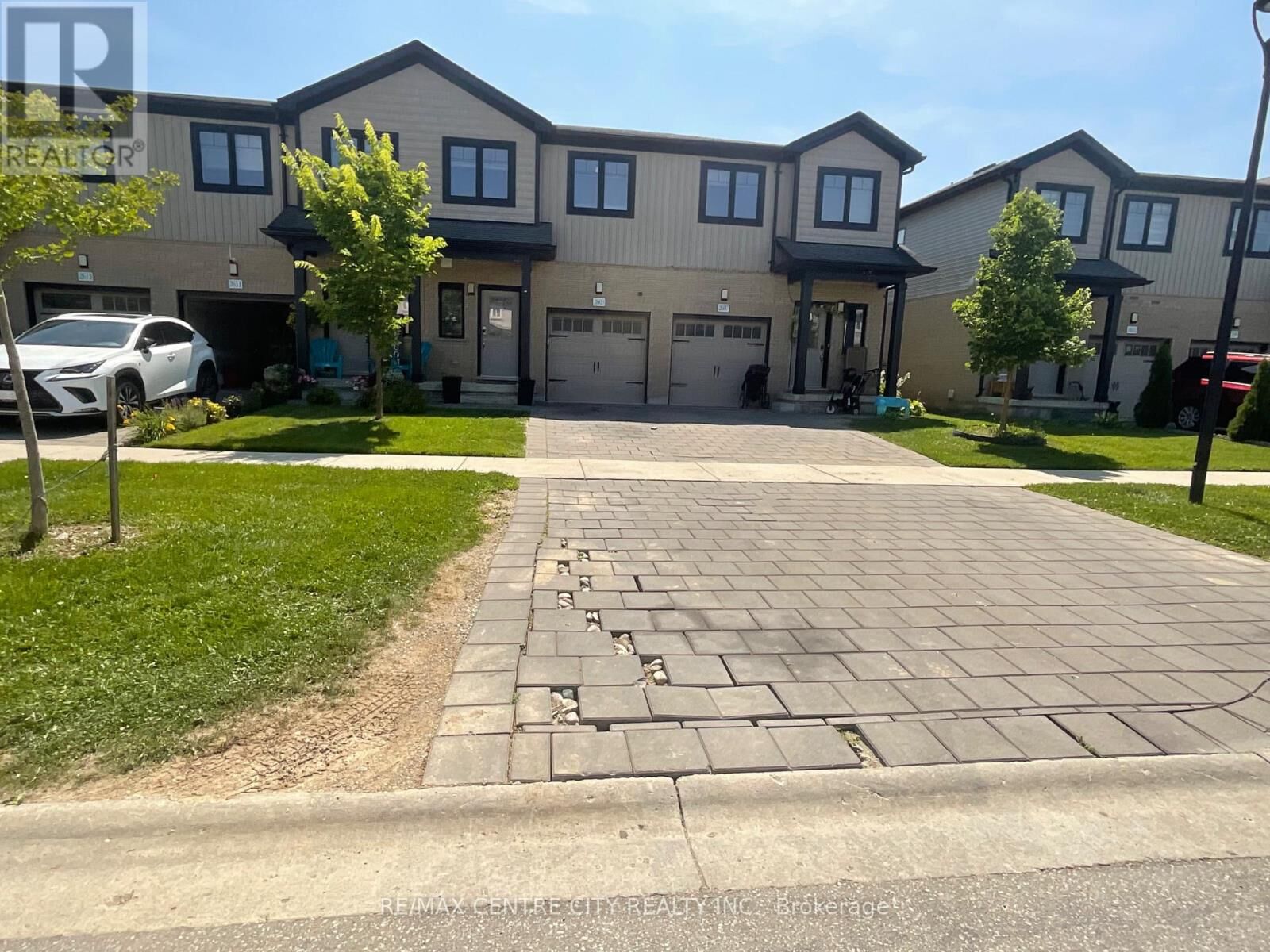 Property Photo: 2609 Holbrook Drive 10 ON N6M 0G2