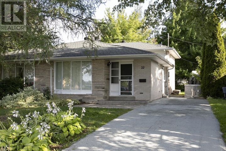 22 Princess Cres — photo 1