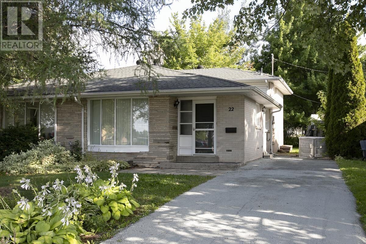 Property Photo:  22 Princess Cres  ON P6B 3P3 