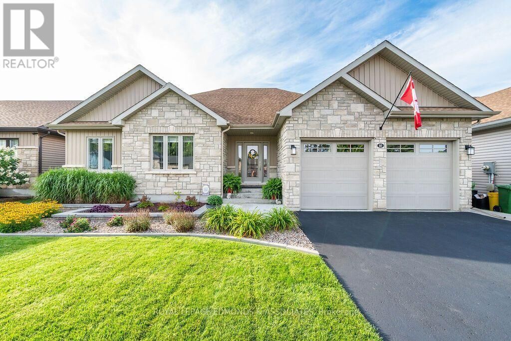Property Photo: 10 Noble Crescent ON K8H 0G1